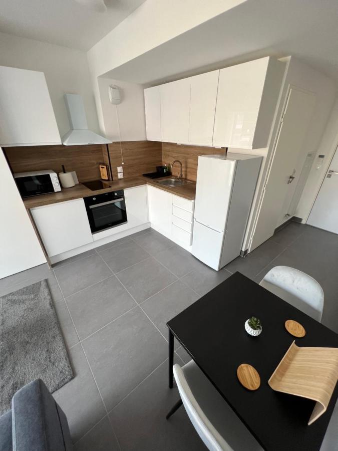 Appartement Tout Equipe Centre Ville ม็องตง ภายนอก รูปภาพ